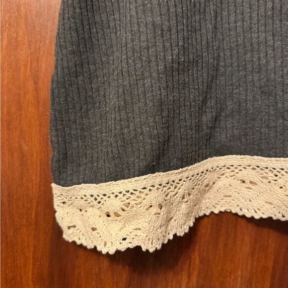 Maurice’s Women’s Charcoal Graphic Blouse with Feather Design - Size XL , NWT - Picture 4 of 5